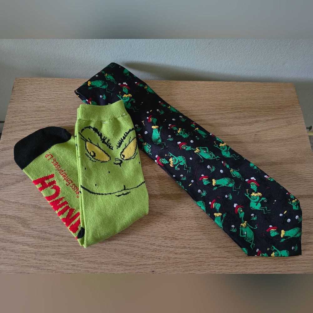 Dr. Seuss Grinch Green and Black Socks And Vintage 94 Grinch Tie